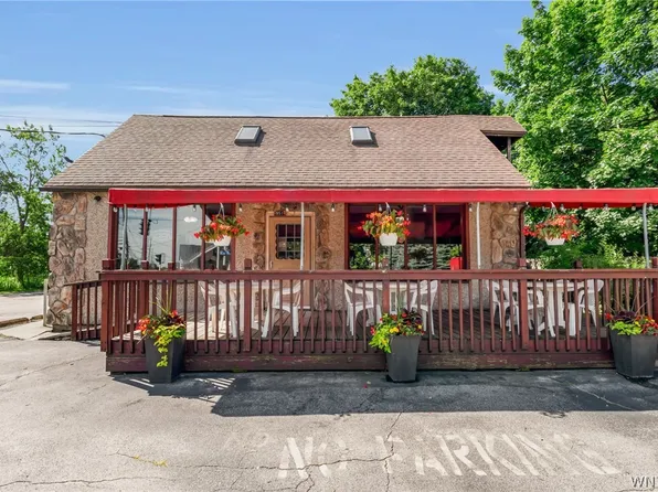 951 Ridge Rd, Buffalo, NY 14218