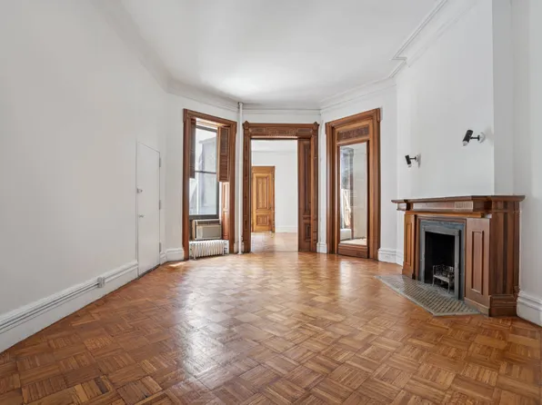 142 East 37th Street image 2 of 15
