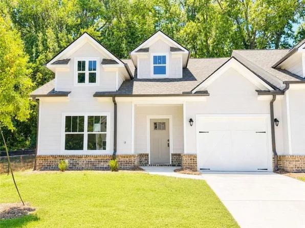74 Village Ct, Cleveland, GA 30528