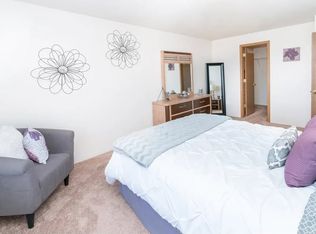 300 Trealout Dr APT 9, Fenton, MI 48430