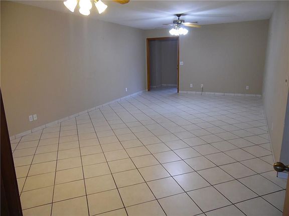 2nd image of 1103 W Pecan St