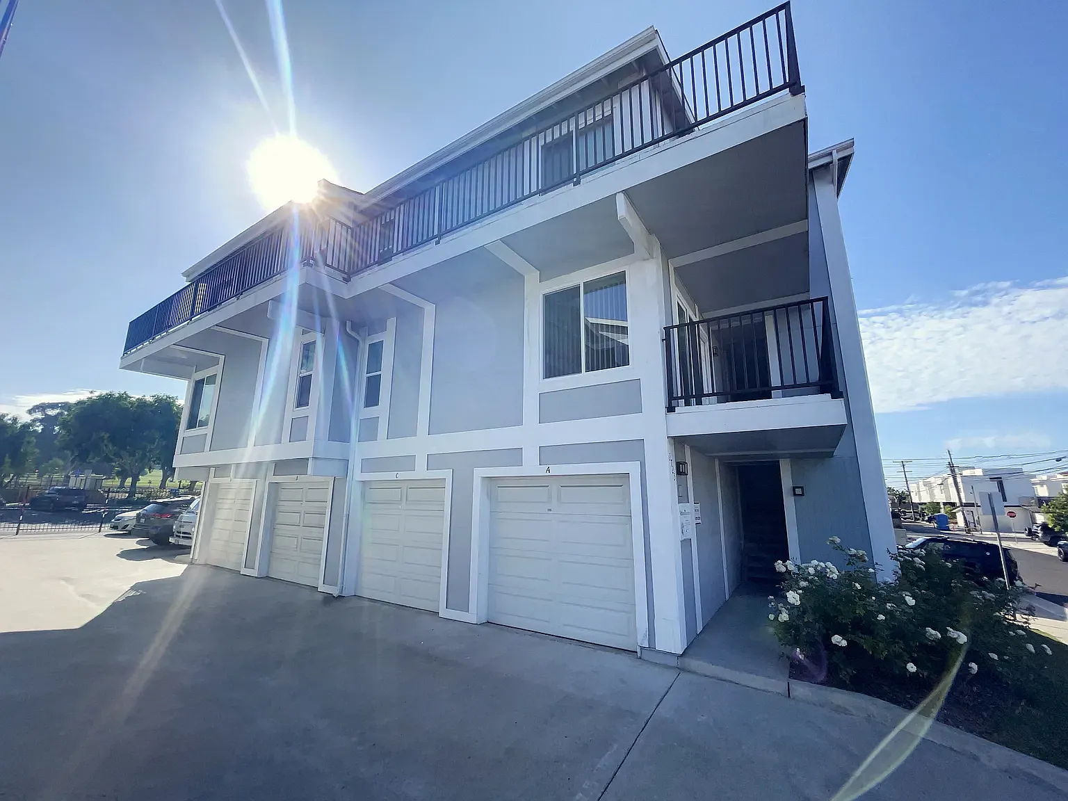 2 bed, 800 sqft, $2,825 — Photo 2
