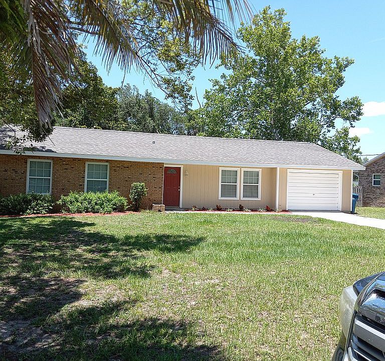 1st image of 119 E Elm Dr