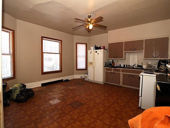4th image of 1015 Hagerer STREET