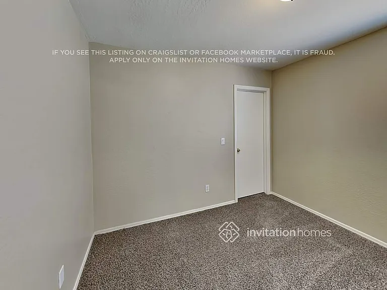 11821 W Laurel Ln — Photo 10