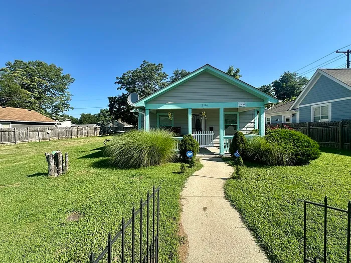 2114 Martha St — Photo 1