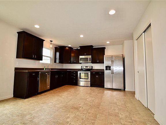 4th image of 1701 Redbay Dr
