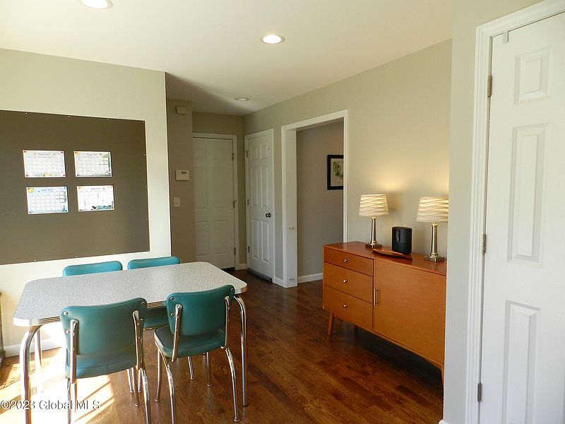 4th image of 8 Washburn Street