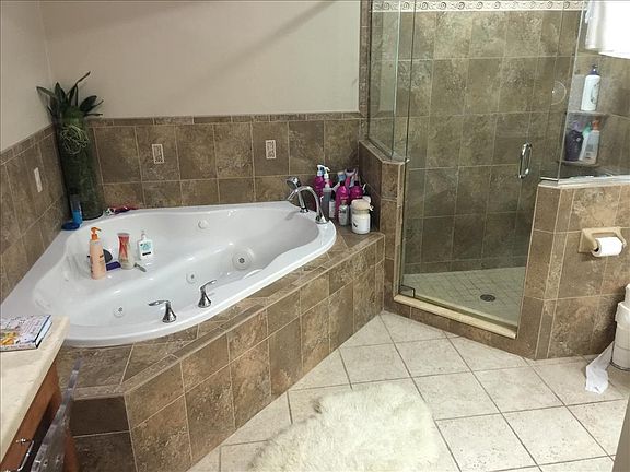 4th image of 5678 Eichen Cir W