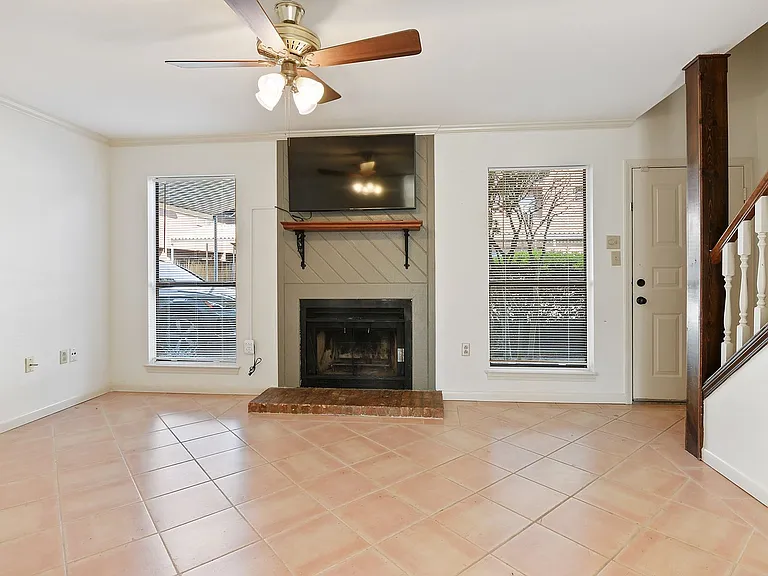 956 Ridgepoint Ct #15C — Photo 2