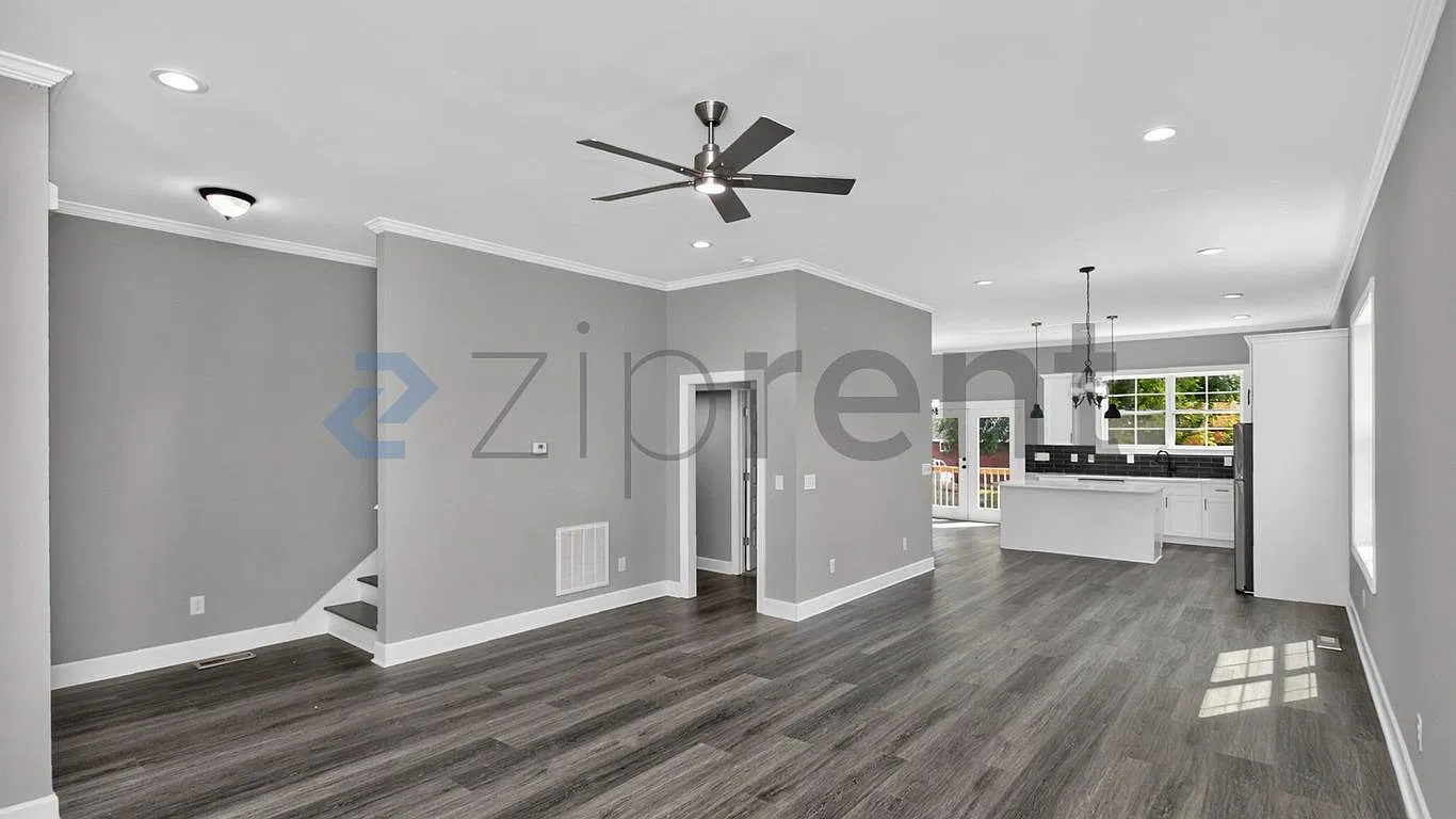 3 bed, 1871 sqft, $2,940 — Photo 3