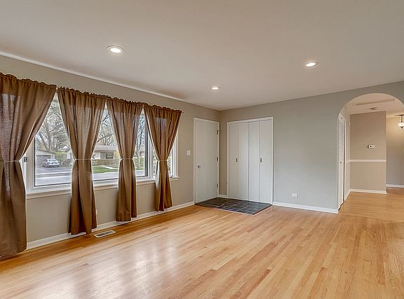 5th image of 602 N Wilshire Dr