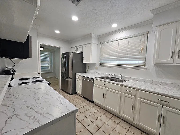 2715 Ashington Dr — Photo 9