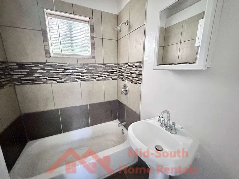 331 W Dison Ave — Photo 10