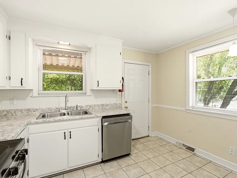 3019 Longleaf Rd — Photo 7