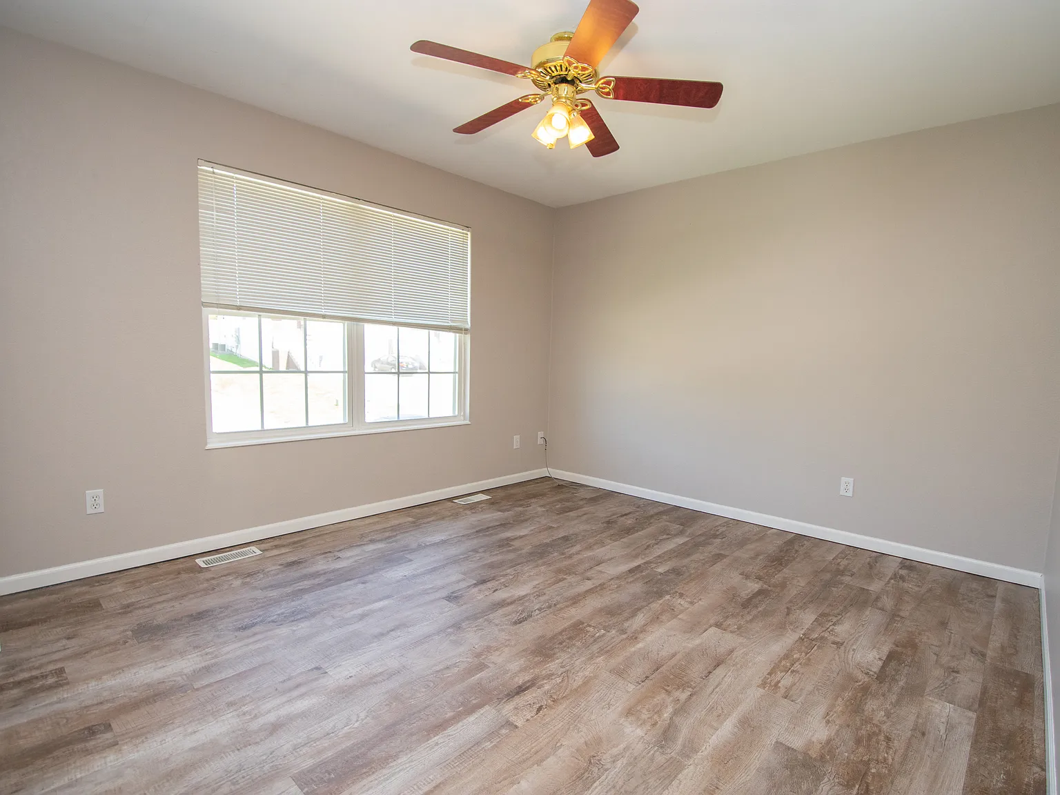 2 bed, 1100 sqft, $825 — Photo 2