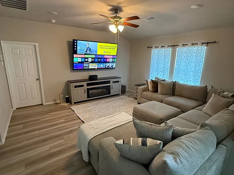 146 Ellenora Dr — Photo 5