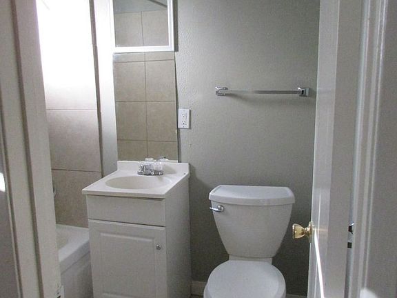 4th image of 237 W Chicago Ave APT 4