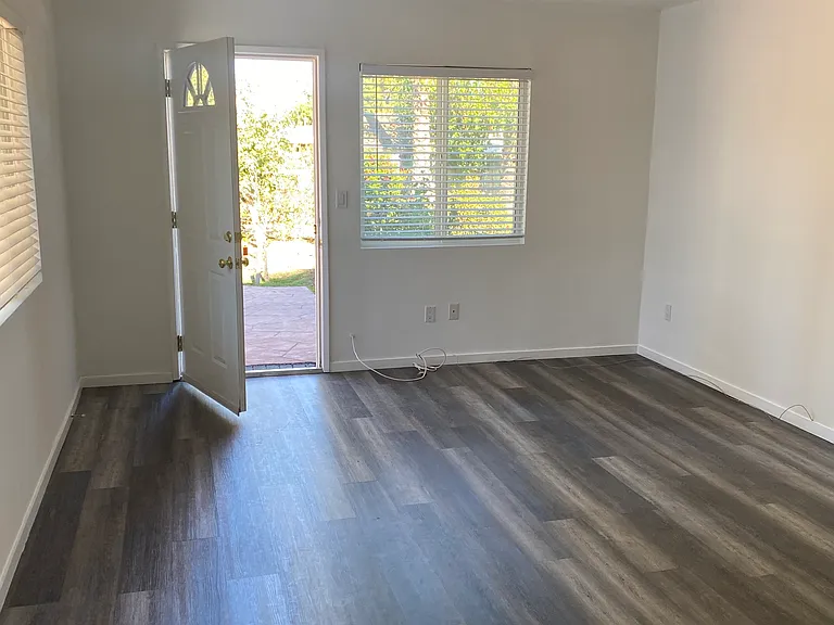 22829 Burbank Blvd #1 — Photo 6
