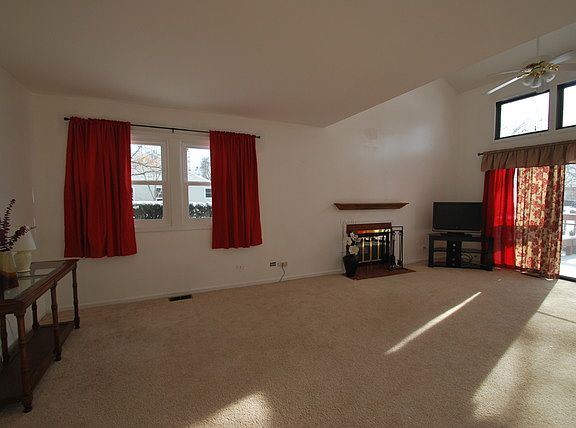 5th image of 30W323 Pinehurst Dr