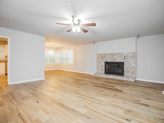 5th image of 41 Gore Ln