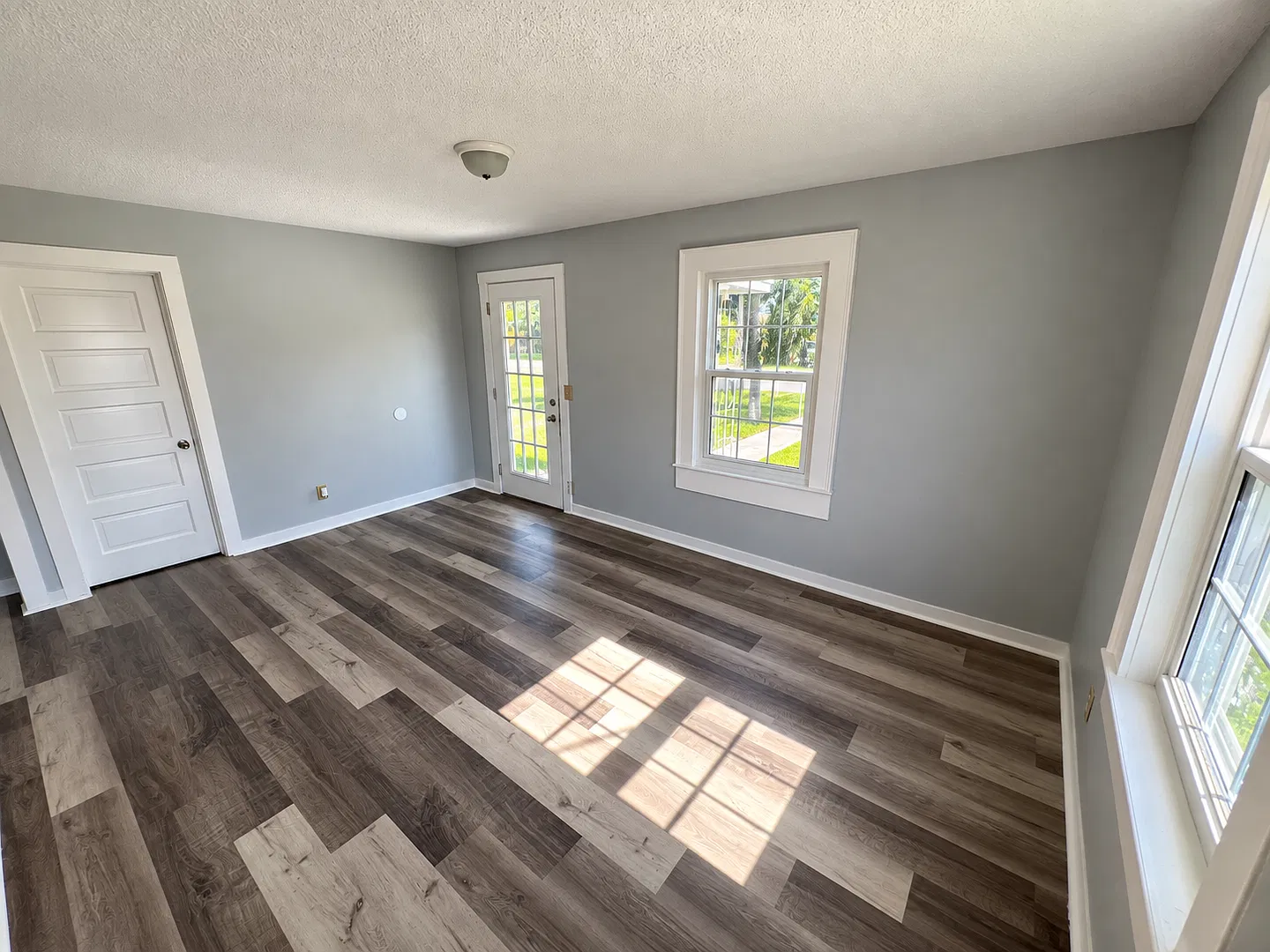 Spacious 3BR/2BA Home w/ HUGE Kitchen, Den & Large Carport! — Photo 2