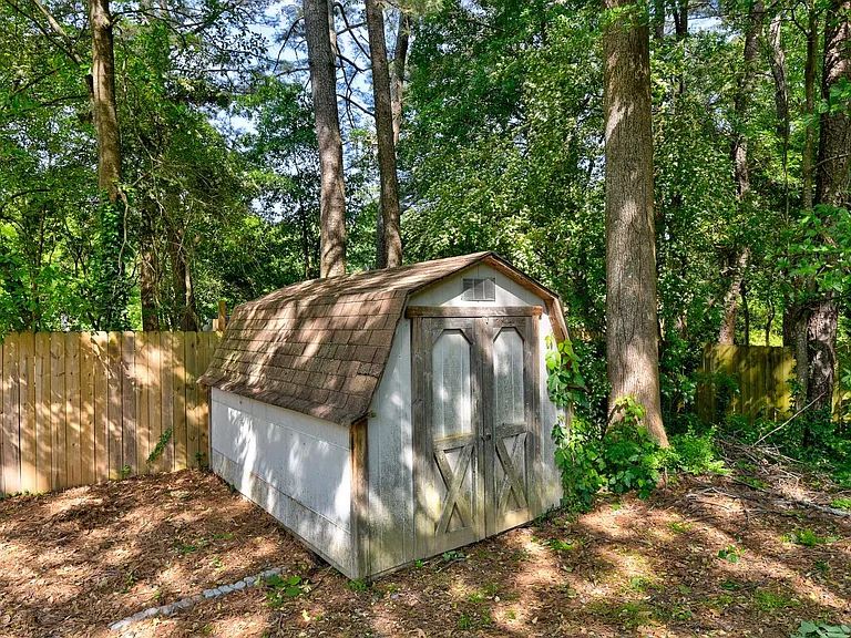 2598 Redfield Dr — Photo 20