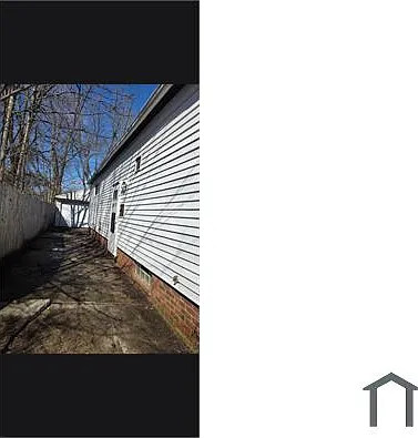 3 bed, 918 sqft, $1,433 — Photo 3