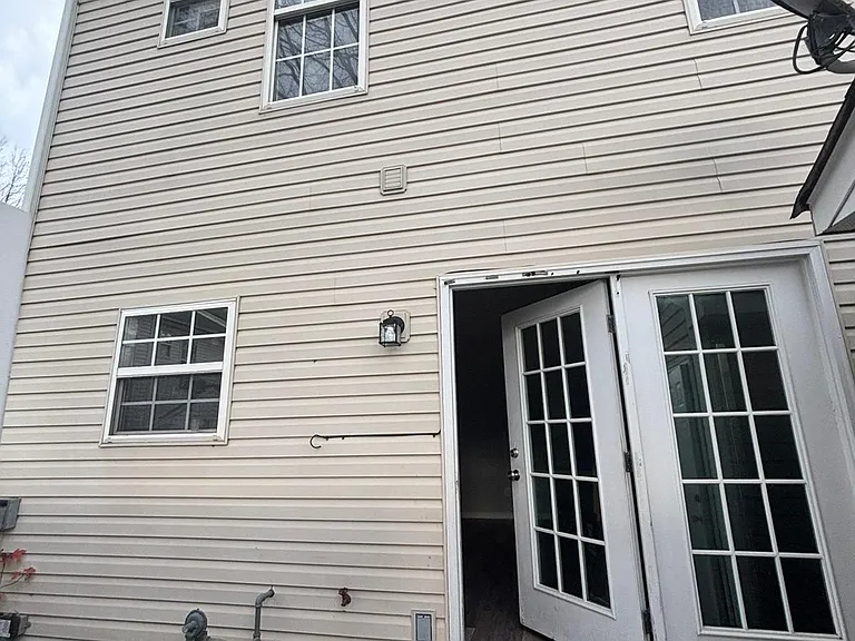 1230 Rocket Ln — Photo 2
