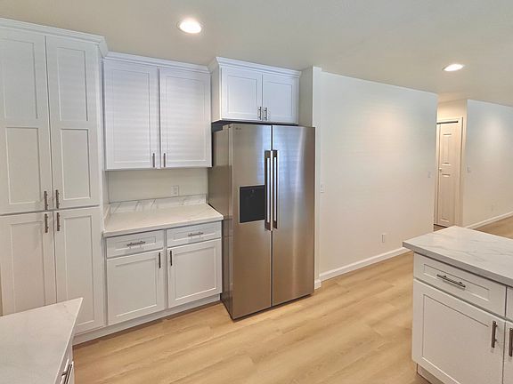 5th image of 512 Palm Ave