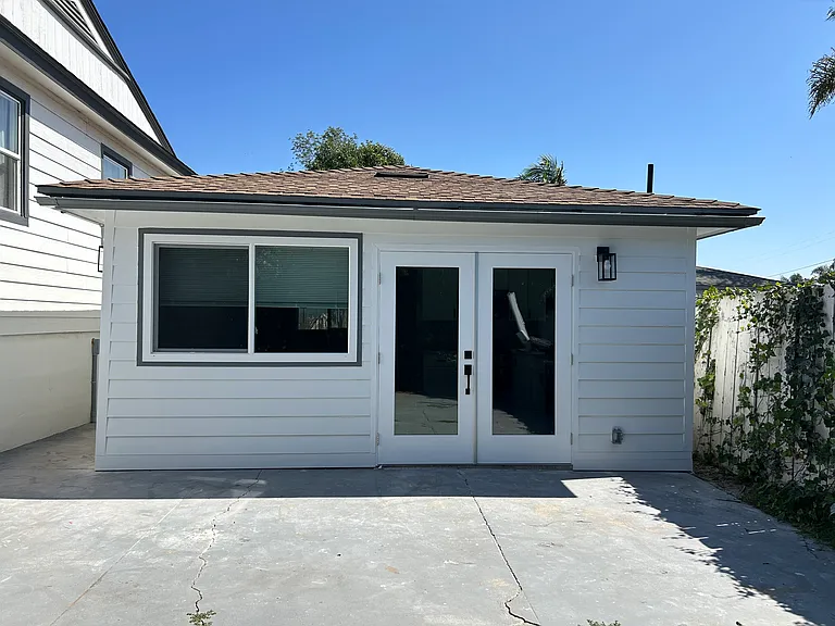1940 Skyline Dr — Photo 2