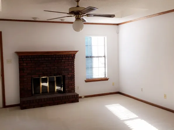 2225 S Sherwood Dr, Valdosta, GA 31602