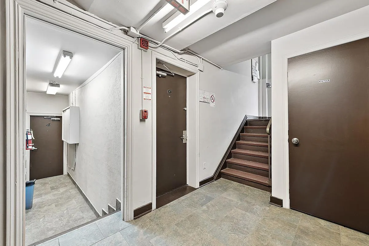 2893 St. Clair Ave. E — Photo 3