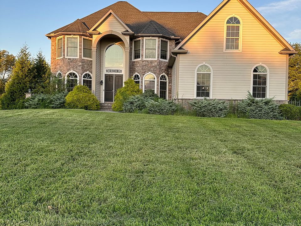 1st image of 37 Estates Dr
