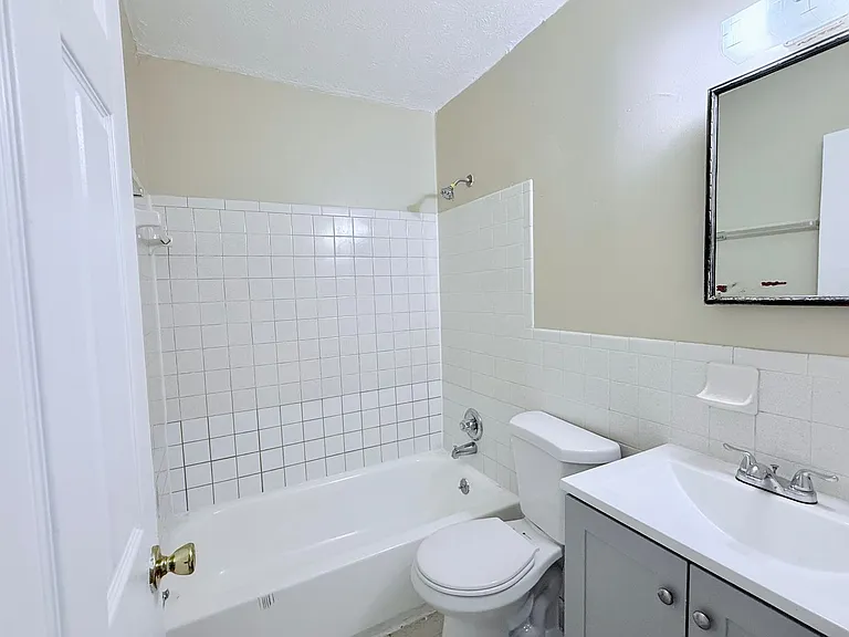 2459 Montana Ave — Photo 6