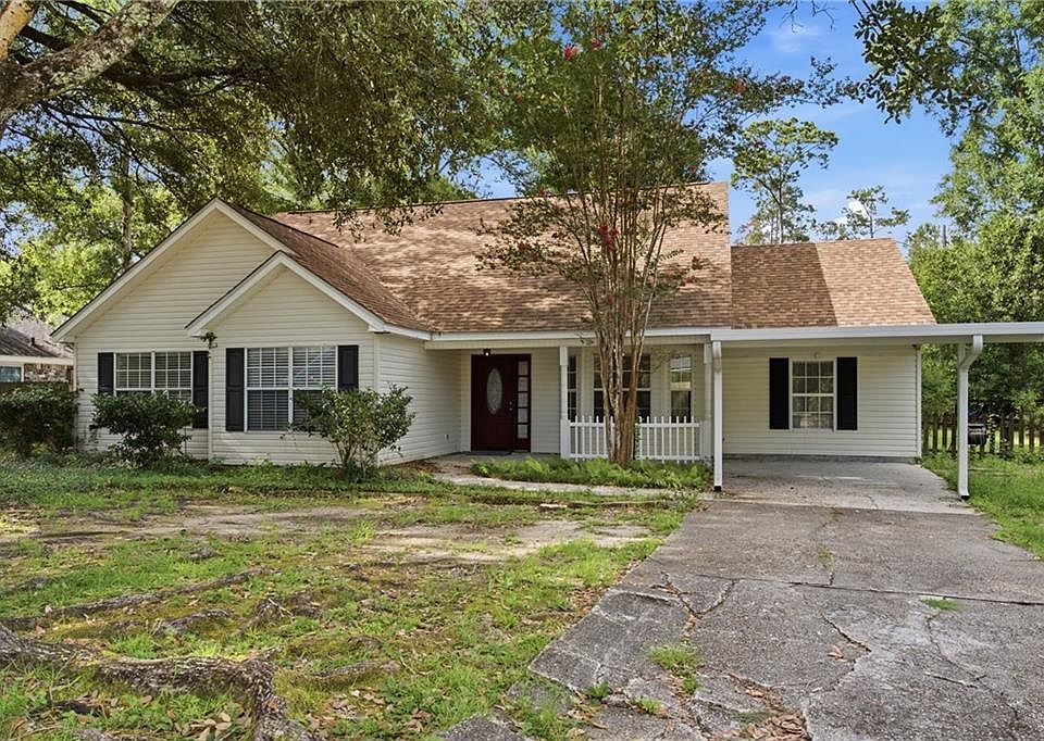 1st image of 30 Shady Oaks Dr
