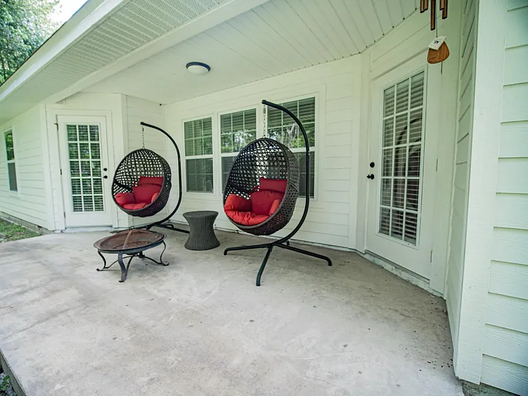 315 SE Lindale Gln — Photo 49
