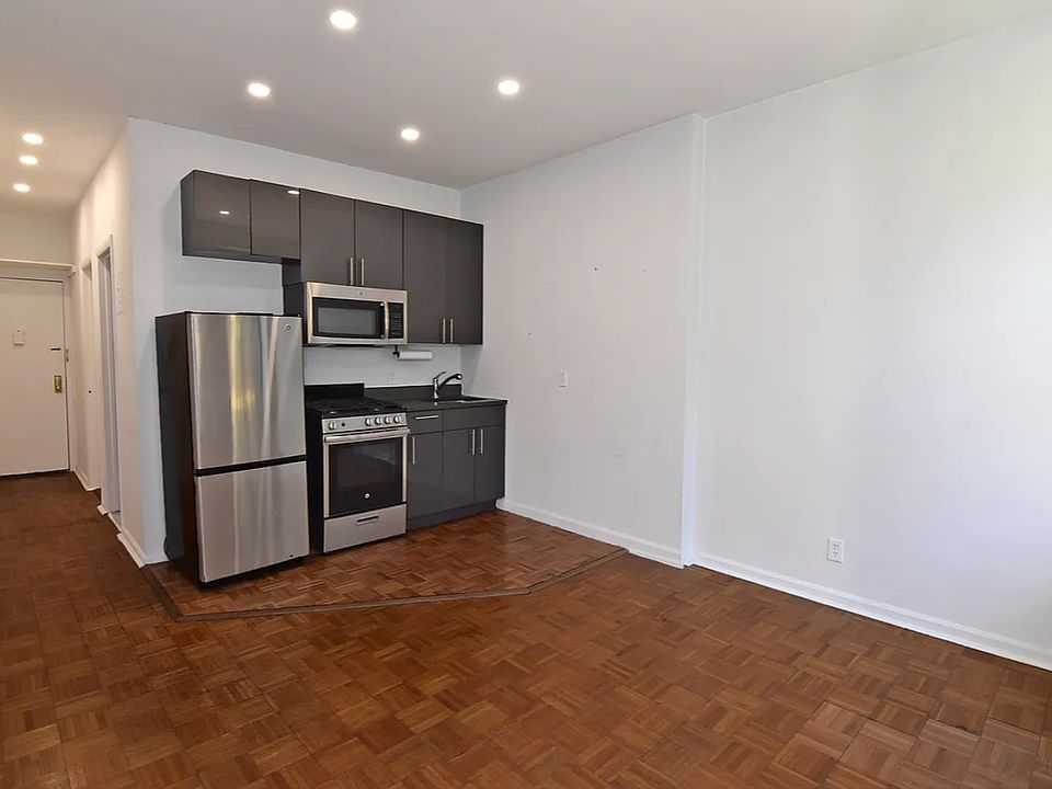 1st image of 190 Orchard St APT 4C