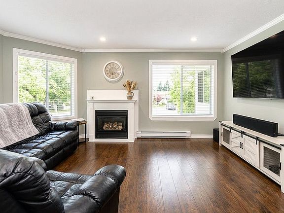 2nd image of 3088 Flint St #301