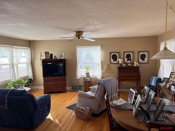 4th image of 909 Idlewood Ave