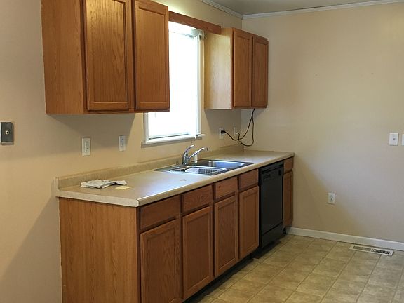 Nice oak cabinetry 