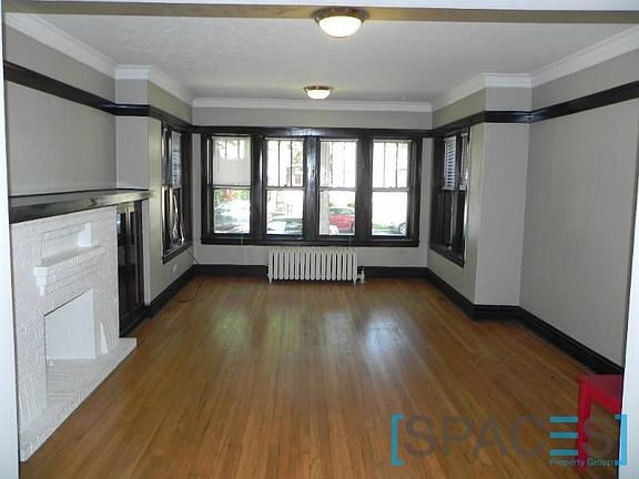 2nd image of 2543 W Eastwood Ave #1