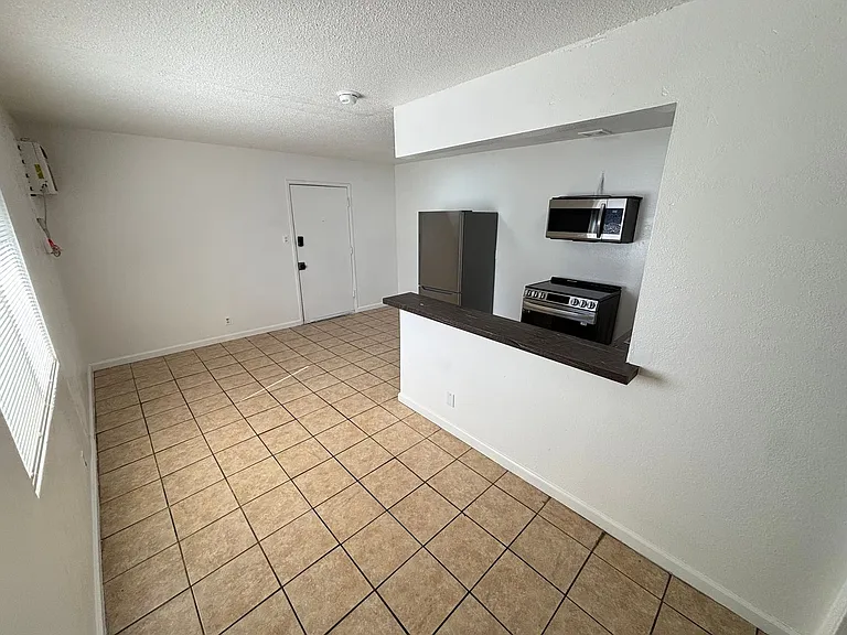 239 W Philadelphia Ave #6 — Photo 6