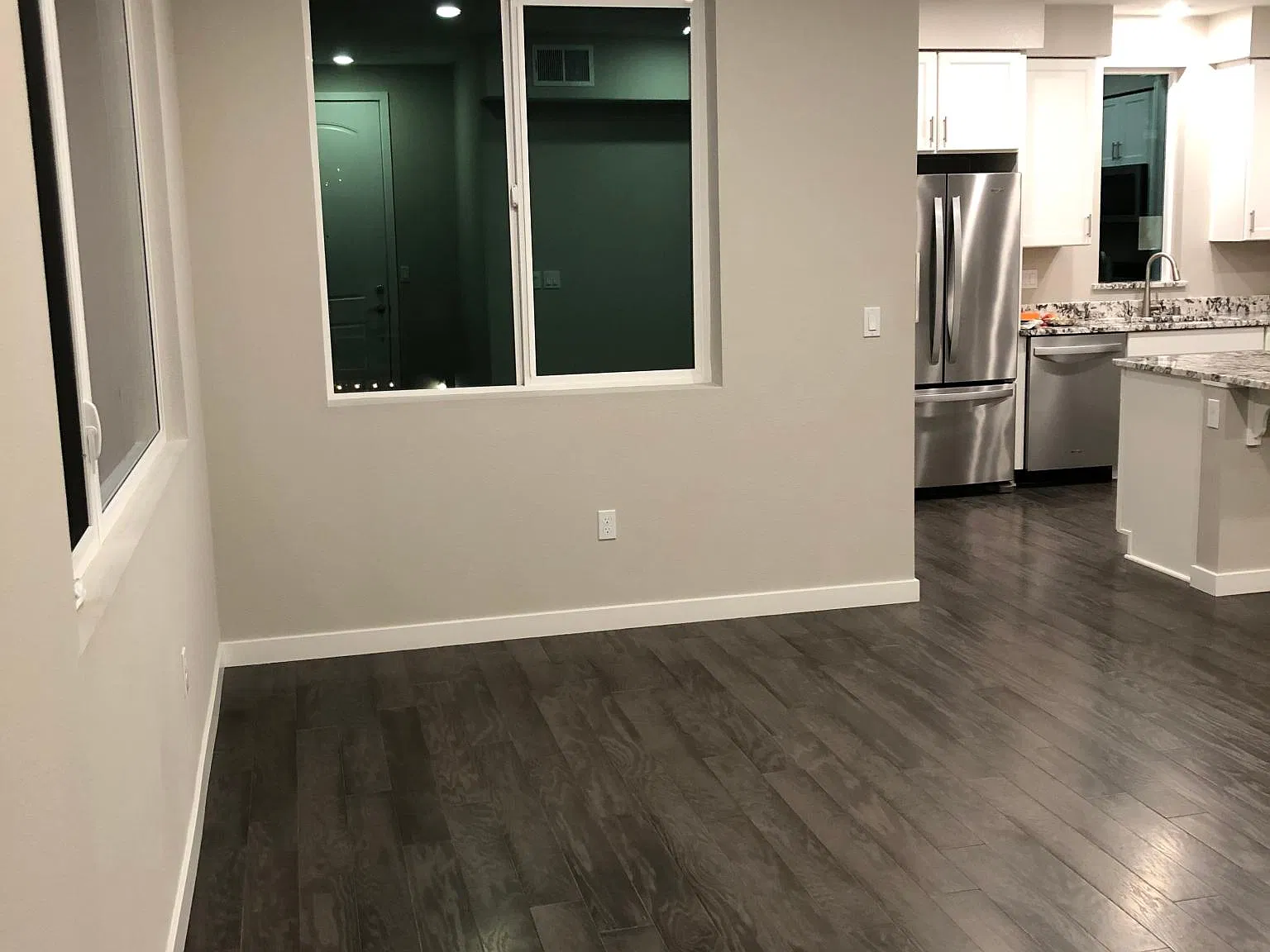 2 bed, 1111 sqft, $4,100 — Photo 2