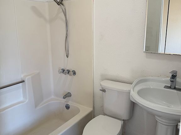 5th image of 11217 Wright Rd APT B