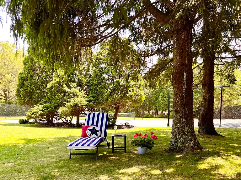 Strathmore Ct — Photo 14