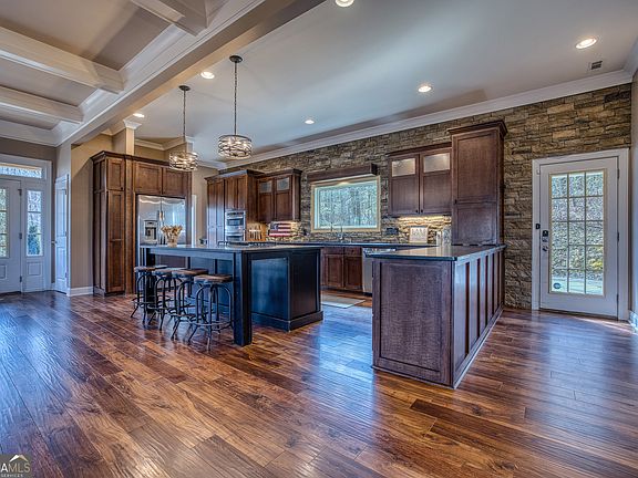 5th image of 112 Springhill Ln