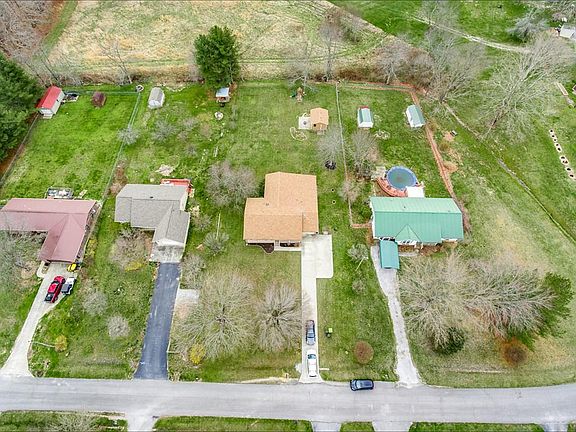 4th image of 110 Chestnut Ct