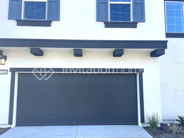 2454 Gunner Ridge Way, Rialto, CA 92377