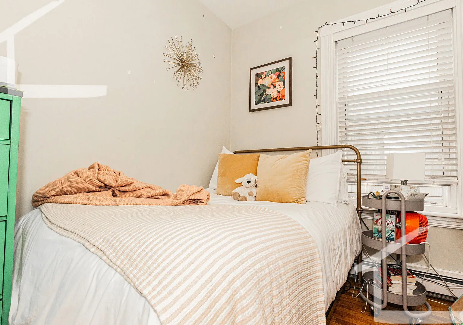 Charming 4 Bedroom-No Broker Fee — Photo 4